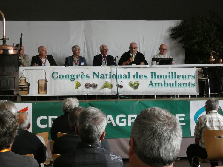 Les congressistes sont revenus en détail sur les évolutions qui doivent permettre d'impulser une nouvelle dynamique aux bouilleurs de cru et distillateurs ambulants.