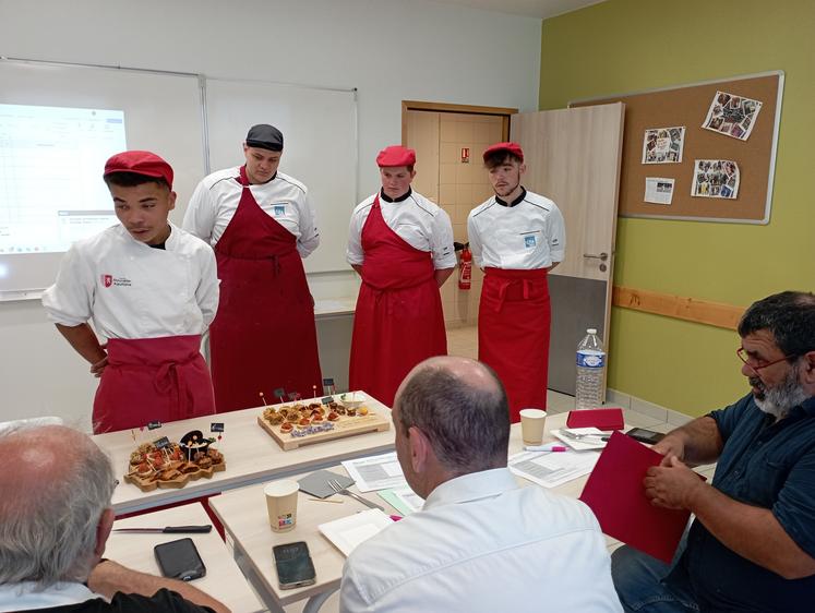 Chaque équipe a présenté une ardoise flexitarienne sur le thème "Cuisine du monde".