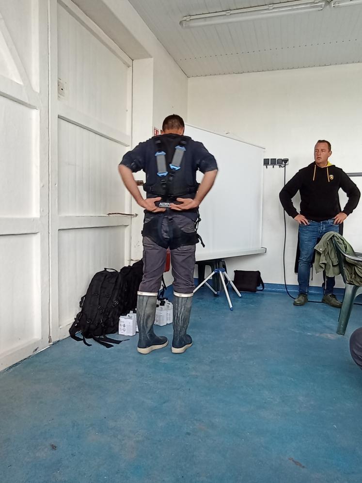 Laurent Chaboussie du lycée de la mer de Bourcefranc expérimente depuis plusieurs années l'exosquelette. Il a témoigné sur cette utilisation.