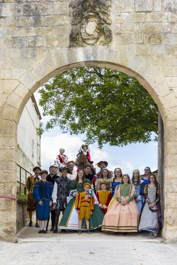 En costumes d'époque, des personnages ont accompagné les premiers visiteurs des lieux.