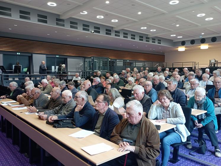 Près de 90 retraités sont venus à l'assemblée générale, à Saintes.