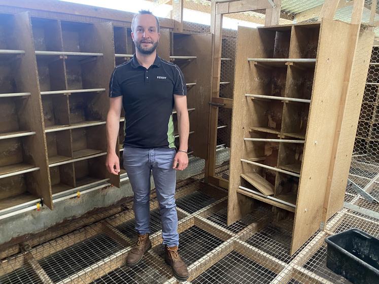 En attendant l'arrivée des pigeons début septembre, Kenny Violette aménage pour mécaniser au maximum la production.