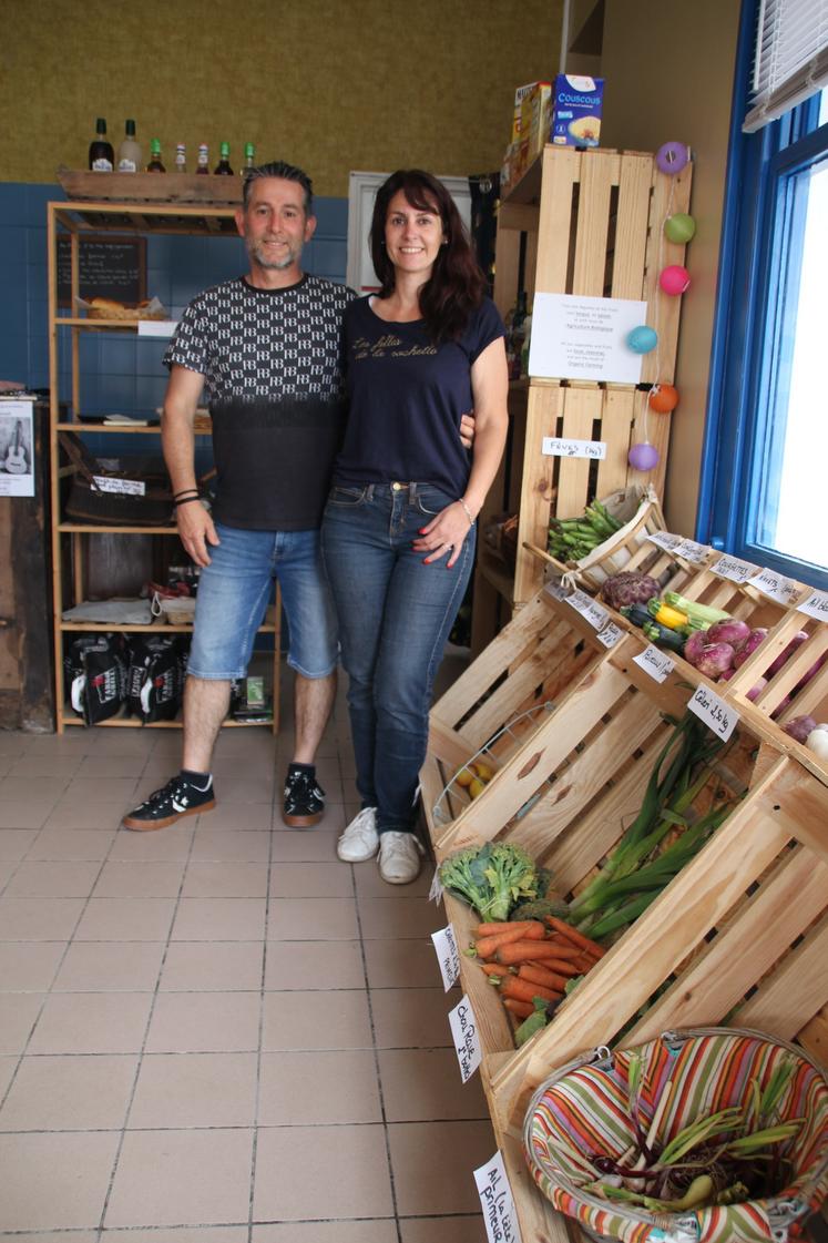 Laurent Aitsiali et Émilie Dautreix ont ouvert "Coeur de Village" sur la place de Brigueil-Le-Chantre.