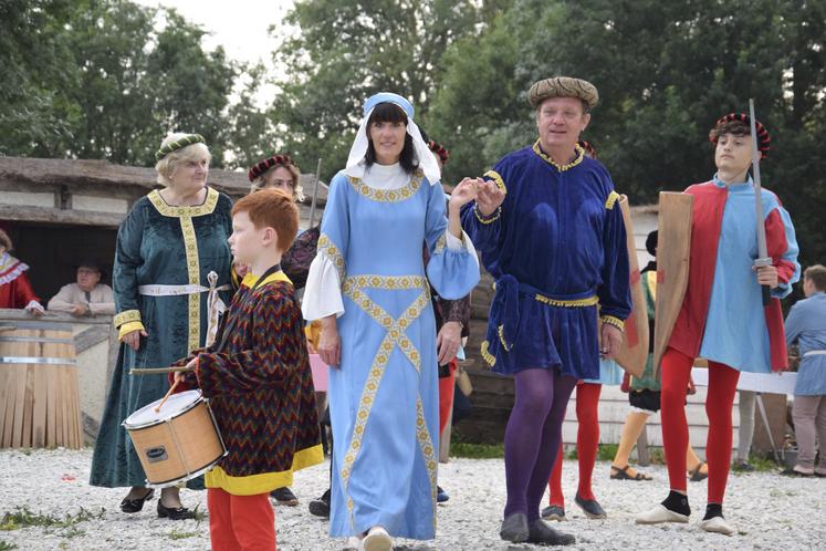 La grande famille des bénévoles du spectacle de Bourg-Charente est prête pour de nouvelles représentations.