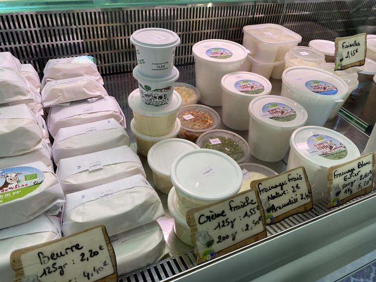 Le beurre est le produit d'appel de la gamme du Petit trèfle, complété par de l'ultra-frais (yaourts, fromages blancs, crèmes...) et des fromages affinés.