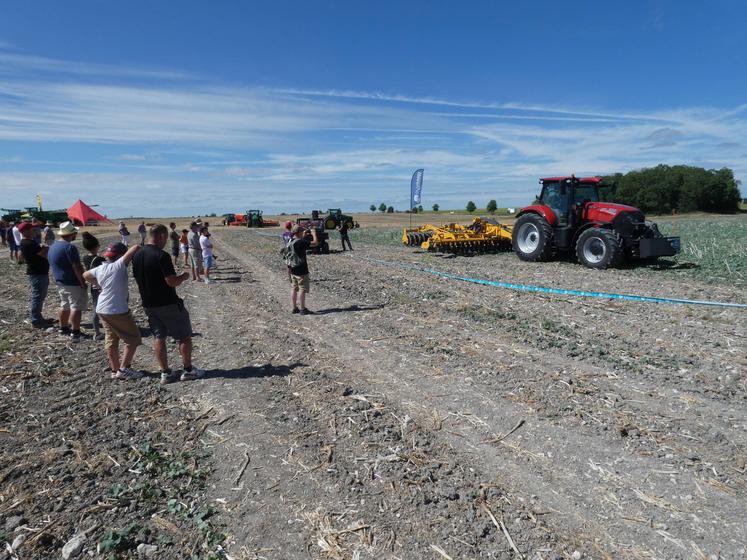 Les démonstrations du vendredi ont attiré moins d'agriculteurs que prévu, mais ont permis de mettre en avant une belle diversité de matériels.