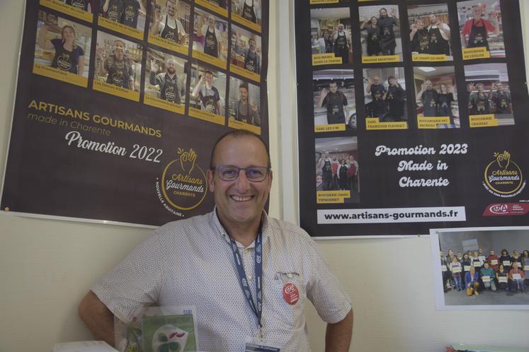 Patrick Magnon, de la Chambre de métiers, supervise l'attribution du label "Artisans gourmands"