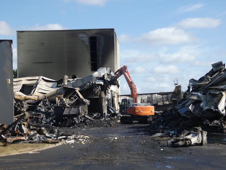 Usine Sphère Production de St-Genis-de-Saintonge (17), après l'incendie du 31 juillet 2024, le 7 août 2024.