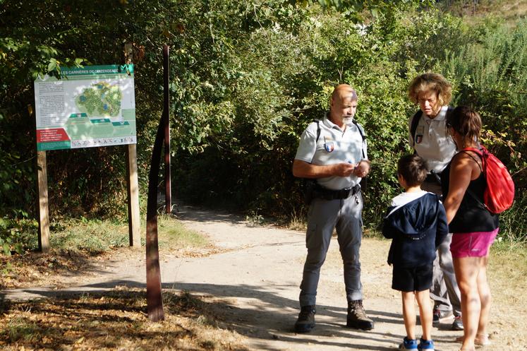 Opération pédagogie auprès des promeneurs pour les techniciens de l'OFB de Nersac.