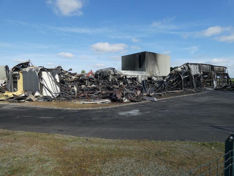 L'incendie a détruit toute l'unité de production de St-Genis-de-Saintonge.