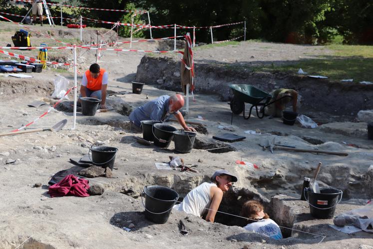 Une première étape des fouilles au château de Bouteville s'est achevée le 23 août 2024.