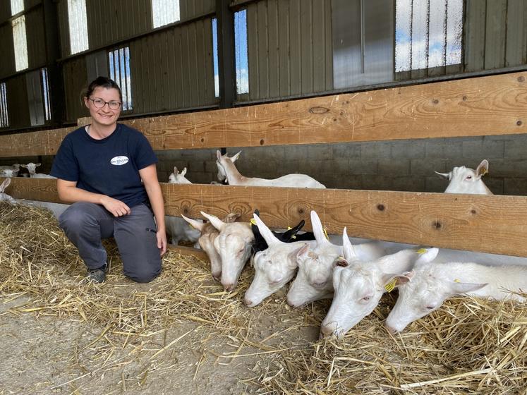 Mélina Aubouin est associée à 50 % au Gaec des Pleins Vents depuis 2023. Un retour sur la ferme familiale réussi, à la tête d'un élevage de 550 chèvres.