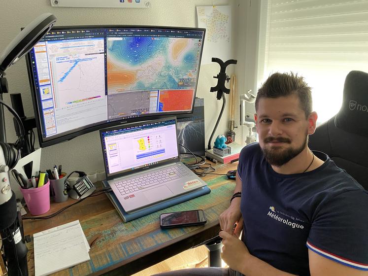 Depuis Niort, Maxime Traon peut produire des bulletins pour toute localité. Il est très présent sur TikTok pour expliquer son métier.