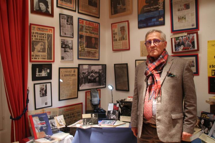 Dans le musée Charles de Gaulle à Scorbé-Clairvaux, initié par le maire Lucien Jugé, trônent des objets rares, dont l'un des trois micros de la BBC, qui a forcément vu devant lui le Général de Gaulle lors de ses appels.