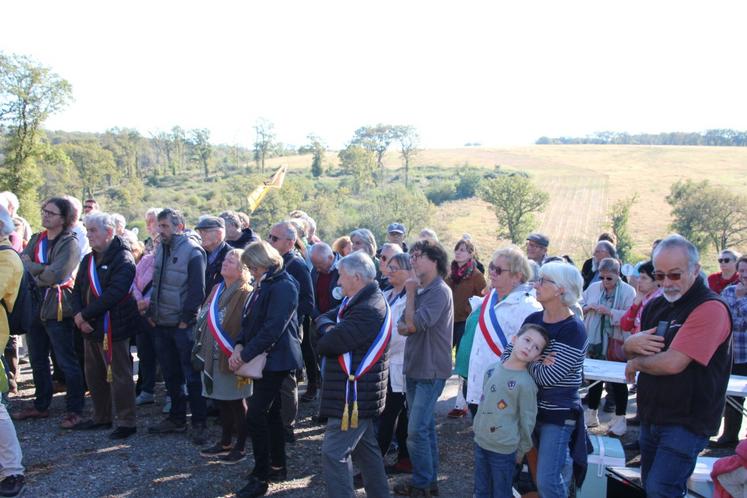 Élus et habitants se sont mobilisés au lieu-dit La Combe à Adriers.