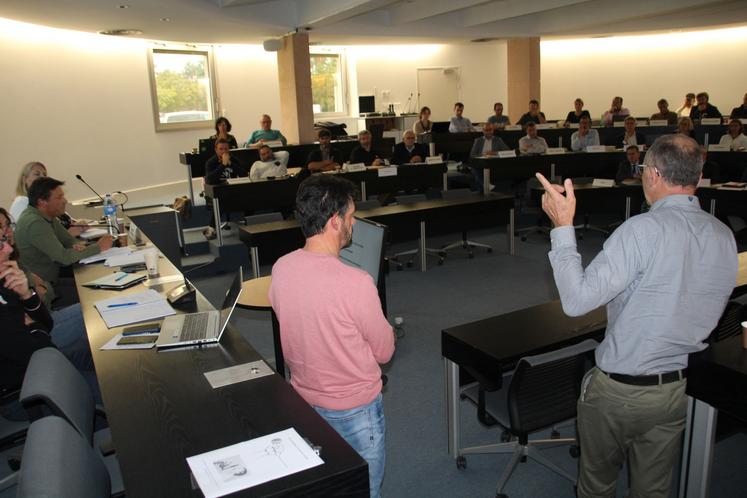 La salle Xavier Bernard était comble, le 25 septembre, pour aborder les difficultés actuelles que traverse le secteur agricole.