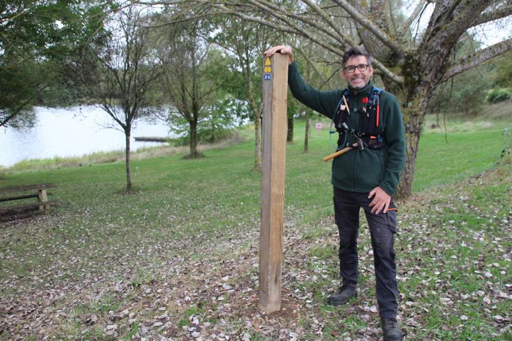 Benoît Tercier est le référent des circuits de randonnées pour Grand Poitiers. Ici à La Puye.