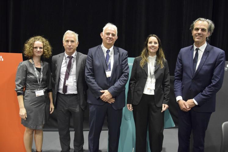 De gauche à droite : Stéphanie Perrin, Médéric Gourbeau, Gilles Gault, Marie Bunel et l'économiste Philippe Dessertine.