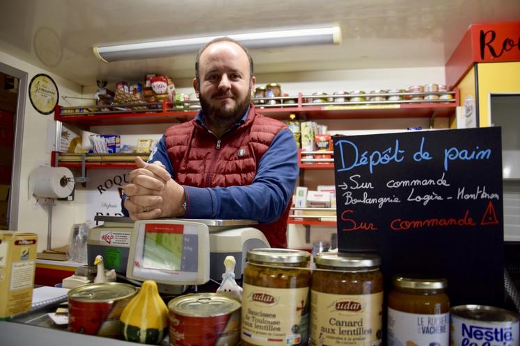 Cyprien Joubert, commerçant ambulant, exerce un lien social fort.