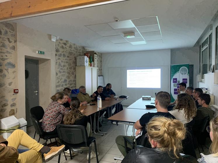La réunion sur la FCO et la MHE s'est tenue à Saint-Maurice-des-Lions, en Charente limousine, en présence d'une dizaine d'éleveurs.