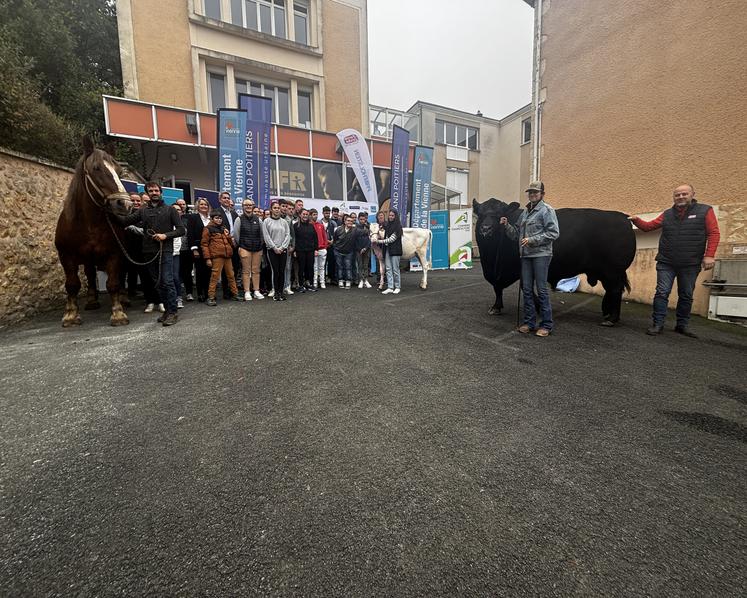 De nombreux partenaires de la Ferme s'Invite étaient présents à la conférence de presse d'annonce.