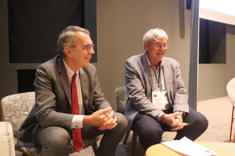 Jean-Pierre Fine, secrétaire général de l'UIMM, aux côtés de François-Xavier Vigneras, président de l'UIMM Charente lors de l'assemblée générale le 29 octobre à la Caisse régionale du Crédit agricole Charente-Périgord.