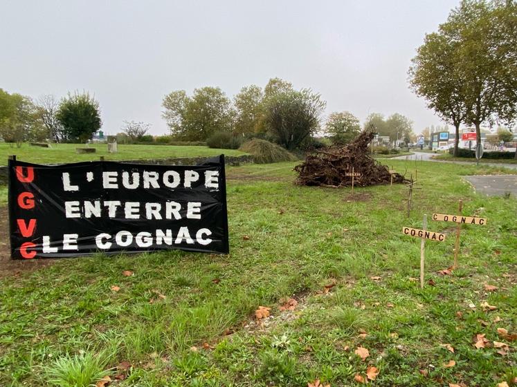 Des banderoles ont été installées en Charentes.