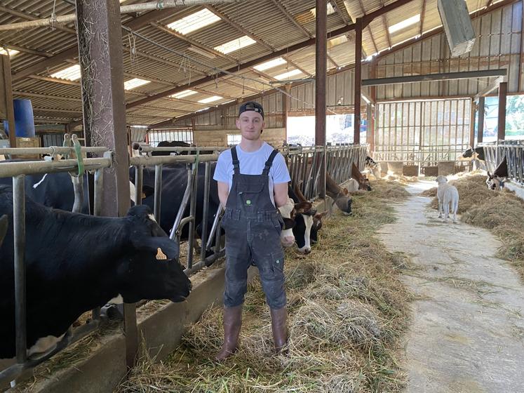 Laury Blusseau, jeune éleveur à Dœuil-sur-le-Mignon (Ferme de la Coudre).