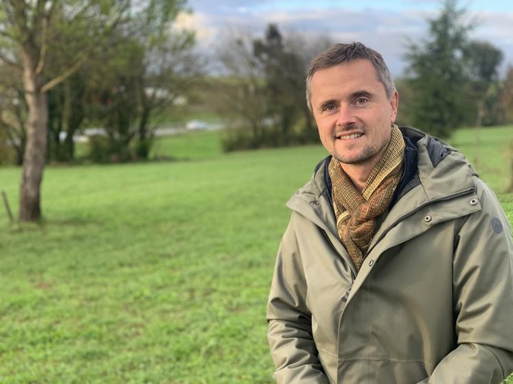 Baptiste Trény, le président et le fondateur de « créateur de forêt », sur le site de Saint-Jean-d'Angély.