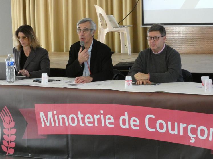 La collecte de cette année est la plus mauvaise qu'ait pu faire la coopérative, a prévenu Luc Servant (à gauche, aux côtés du directeur Christophe de Hercé).