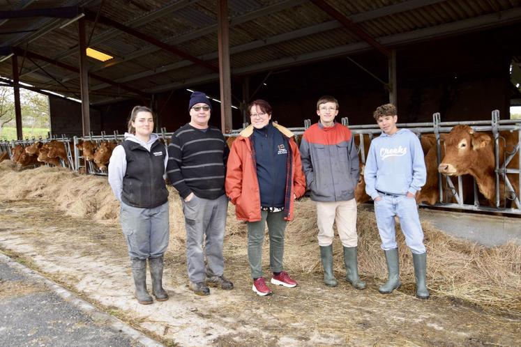 De gauche à droite : Marie-Amélie Dangeard, Laurent Le Gauffre, Laurence Gamarde, Tom et Corentin.