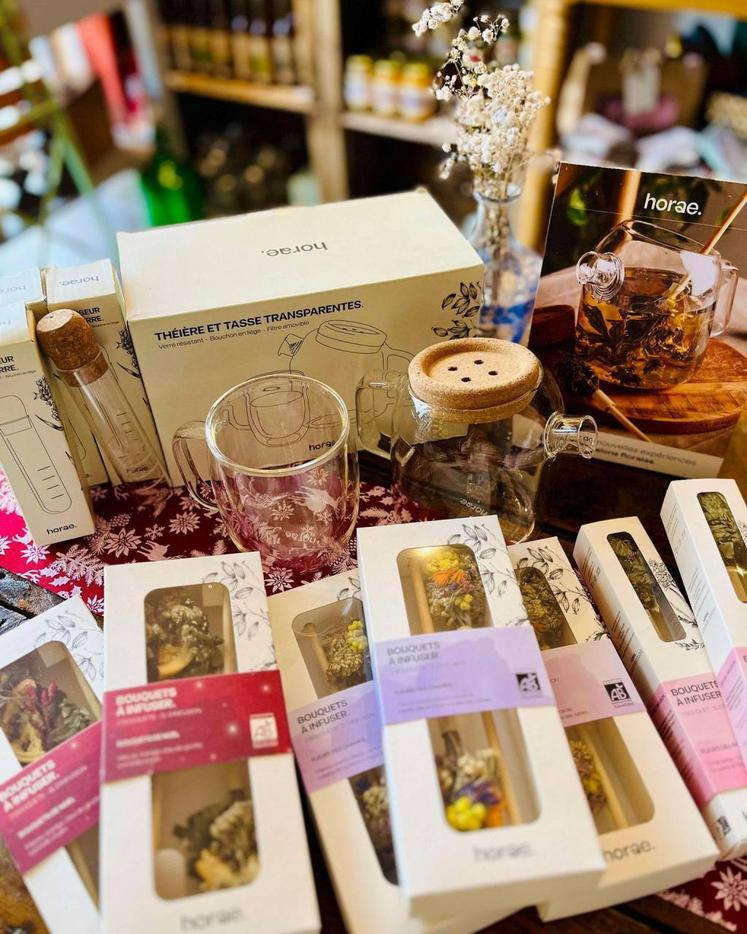 Brin de pierre à Vivonne propose des bouquets de fleurs à infuser de Horae nature (44) cueillies, séchées et assemblées à la main. (1L d'infusion/bouquet). 6€90 le bouquet, 23€90 le coffret de 4.