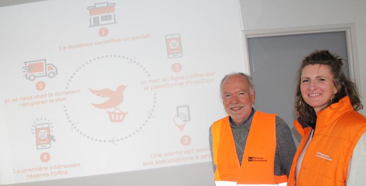 Philippe Brunard, vice-président de la Banque Alimentaire de la Vienne et Charlotte Humblot, référente de Proxidon dans la Vienne.