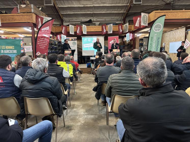 Une grosse centaine de personnes a participé à ce meeting, qui se déroulait à Sèvres-Anxaumont.