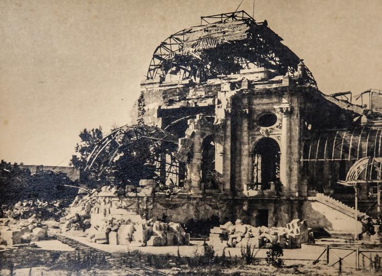 Ouvrage emblématique de la station balnéaire à la Belle-Époque, le casino de Royan avait été le plus grand de France. Il ne survécut pas aux bombardements.