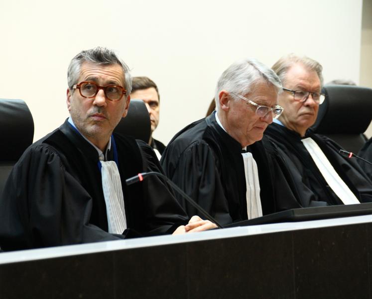 Christophe Ducreau (à gauche) remplace Claude Vallat au poste de président du Tribunal de commerce de Poitiers.