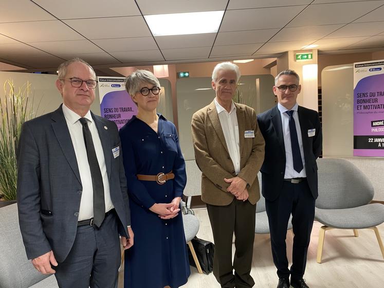 Les présidents consulaires entourent André Comte-Sponville.