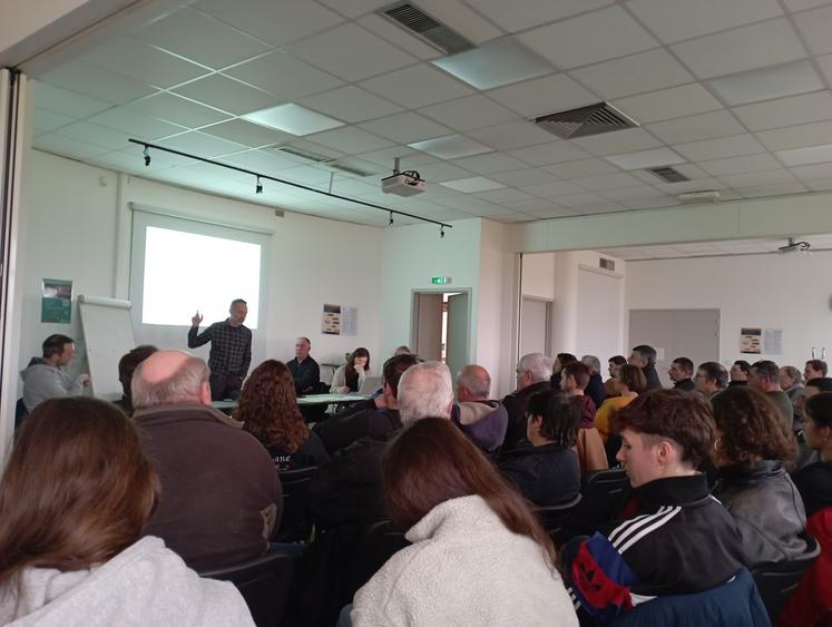 Près de 70 éleveurs sont venus s'informer sur la MHE et la FCO3 et 8.