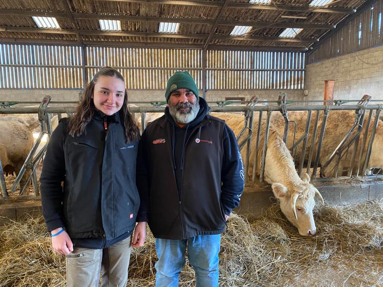 Éric Berbudeau accueille régulièrement des stagiaires, ici avec Harmonie Pétorin.
