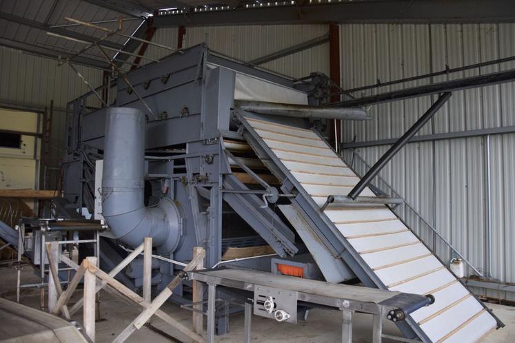 La trieuse permet de broyer les lianes de houblon, et récupérer les cônes qui seront ensuite séchés et incorporés dans la fabrication de la bière.