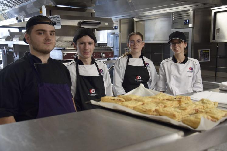 En formation hôtellerie-restauration, les apprentis disposent d'une cuisine et d'un restaurant d'application pour s'exercer.