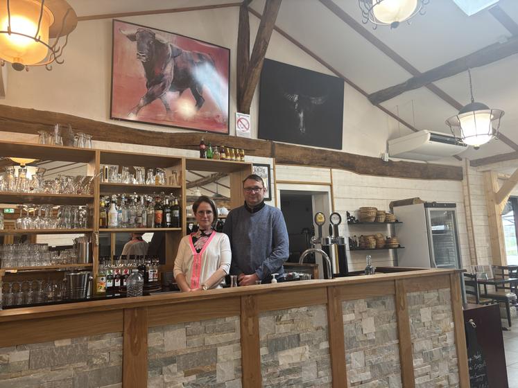 Cécile et Lionel Amand gèrent en parallèle la boucherie et le restaurant. 