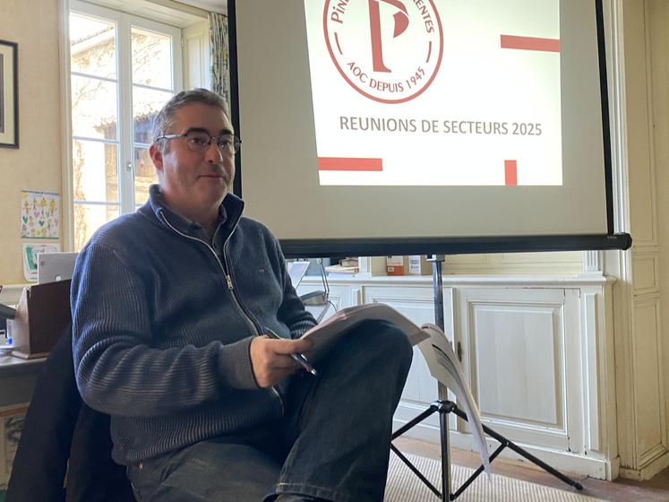 Pascal Guilloton, le président du Syndicat des producteurs de pineau, lors de la réunion de secteur à Val-de-Cognac, chez les cognacs Bourgoin.