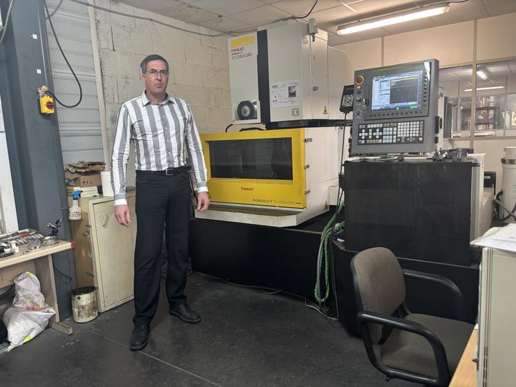 Yannick Roche recevra dans quelques jours une machine de découpe à l'eau qui va lui permettre de diversifier l'activité de MES à Lhommaizé.