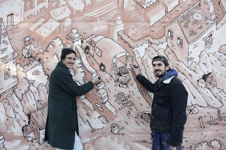 Jordane Dupin et Corentin Duclos, duo d'artistes visuels, ont signé la fresque à Brie, inaugurée le 23 janvier.