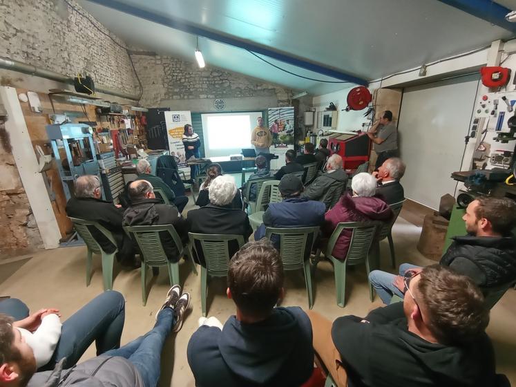 Julie Hersent et Gérald Fouga ont présenté les services de la MSA sur la sécurité au travail aux adhérents du comité MSA Marennes Oléron et aux JA du canton Cozes Saujon Royan.