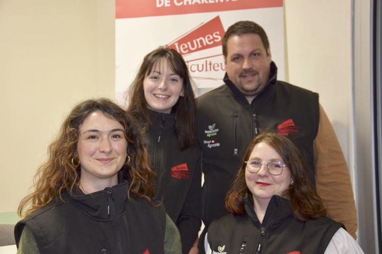 Le nouveau bureau des JA, de gauche à droite : Coline Brisson, Manon Durand, Guillaume Migaud et Camille Golvet.