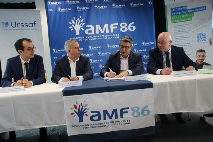 La convention de partenariat a été signée à la Maison des communes, à Chasseneuil-du-Poitou, vendredi dernier.