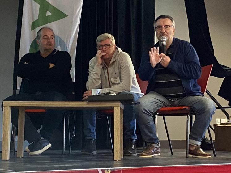 Jean-Yves Verhaeghen, président des Cuma des Charentes, lors de l'assemblée générale, le 14 mars à Taponnat.
