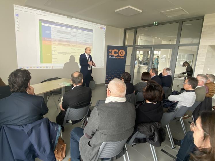 Pésentation des dispositifs d'accompagnement des entreprises en difficulté le 13 mars 2025 à Cognac.